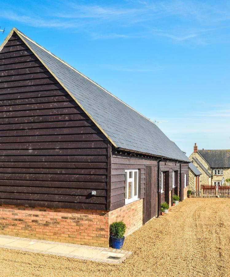 Bluebell Cottage At The Old Tractor Barn Brackley  Bagian luar foto